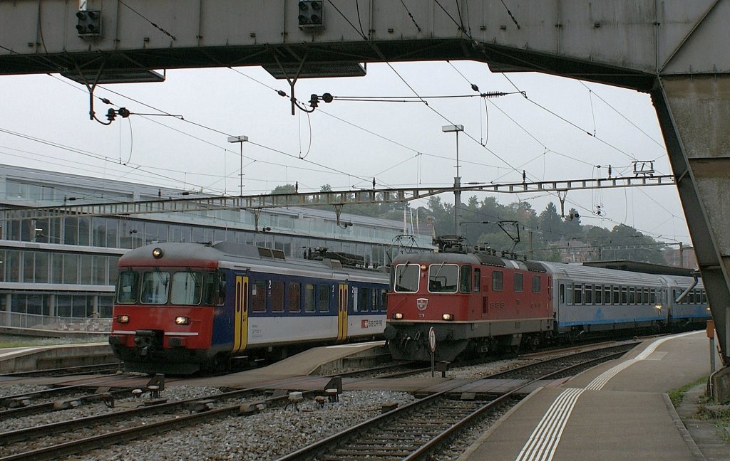 RABDe 12/12 and Re 4/4 II with CIS EC in Schaffhausen.
18.09.2008