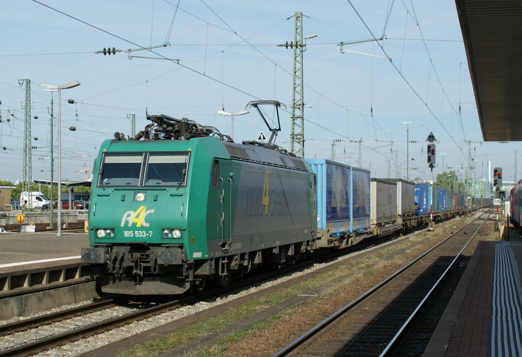 Rail4chem 185 533-7 with a Cargo train in Basel bad. Bf.
03.10.2009