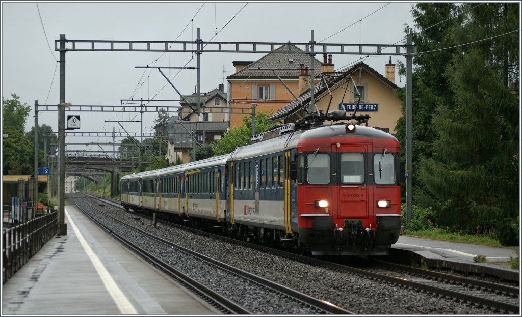 RBe 540 030-4 with a RE to Lausanne in La Tour de Peilz. 05.08.2010