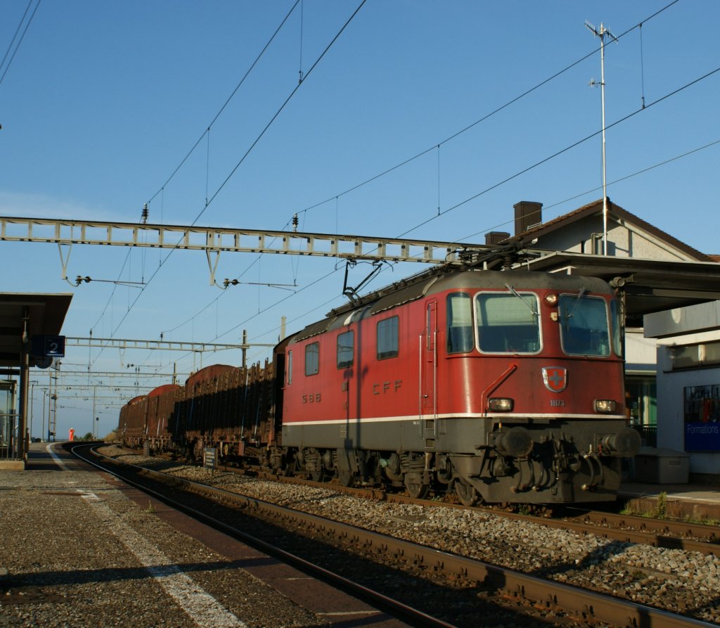 Re 4/4 II 11173 wiht a Cargo Train in Cully. 
14.10.2009