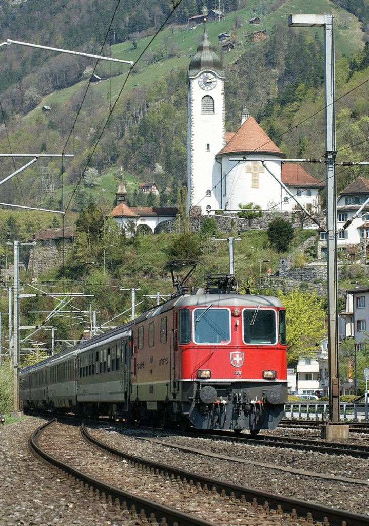 Re 4/4 II with IR in Flelen.
14.04.2009