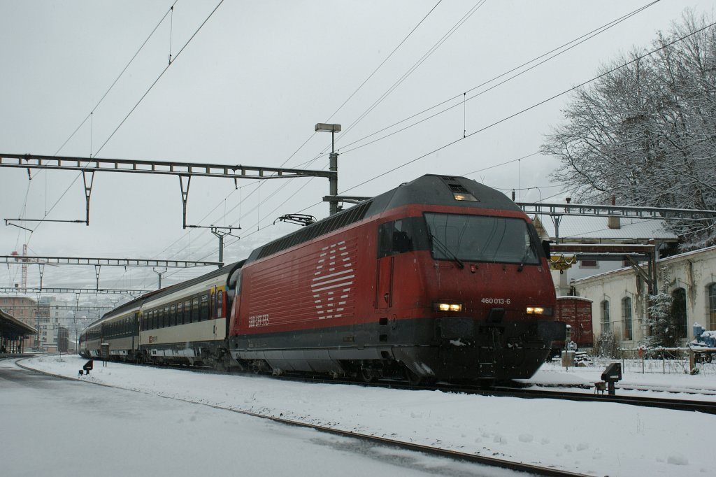 Re 460 013-6 with IR in Vevey. 
04.01.2010