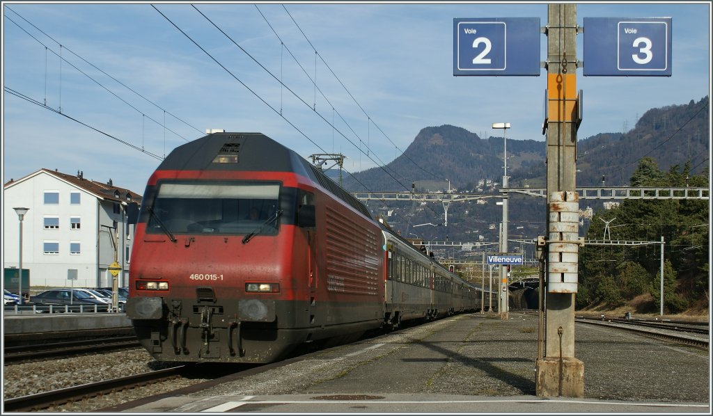 Re 460 015-1 with an IR on the way to Brig in Villeneve. 
14.01.2011