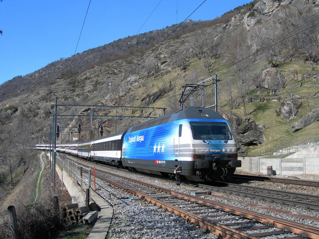 Re 460 024-3 with an IC in Lalden.
16.03.2007