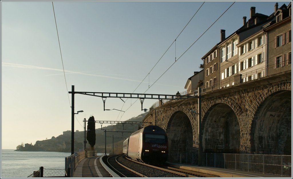 Re 460 055-7 with an IR to Brig by St Saphorin.
11.03.2012