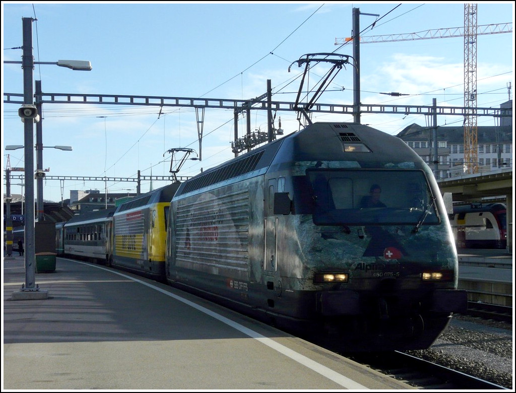 Re 460 075-5 and 460 028-4 taken in Zrich in the afternoon of December 27th, 2009.