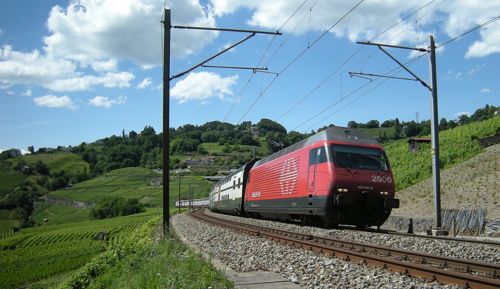 Re 460 097-9 with an IC to St Gallen by Grandvaux.
21.07.2008