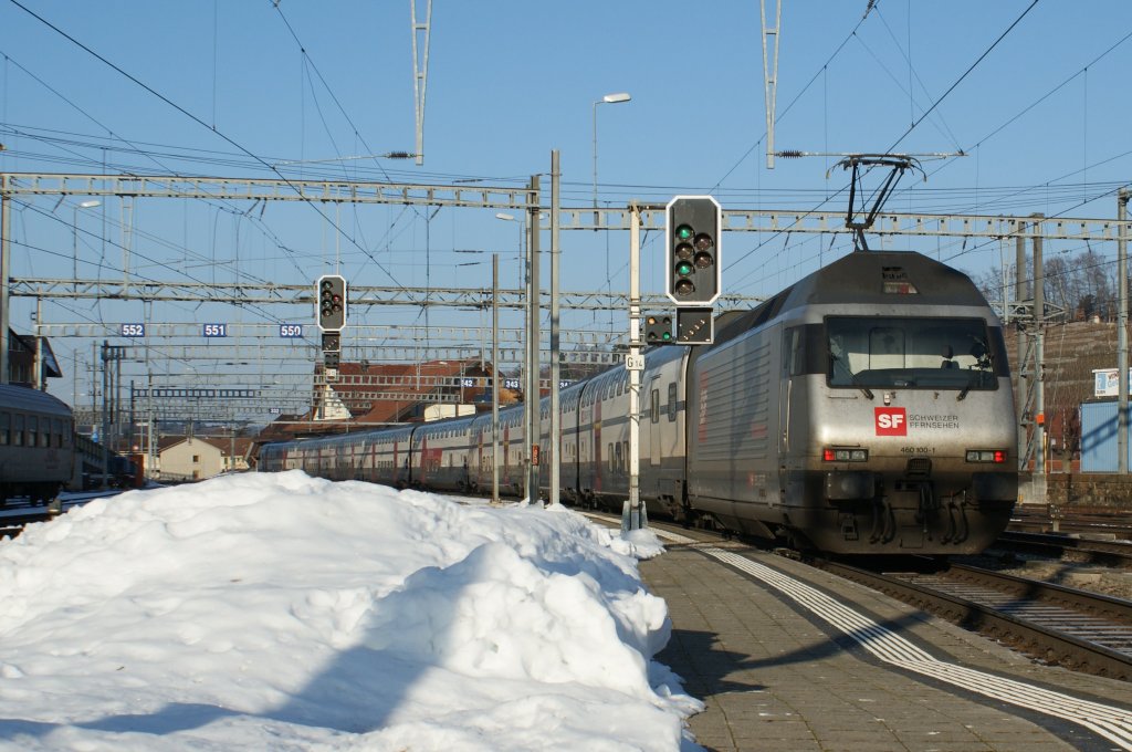 Re 460 with a IC in Spiez. 
29.12.2008