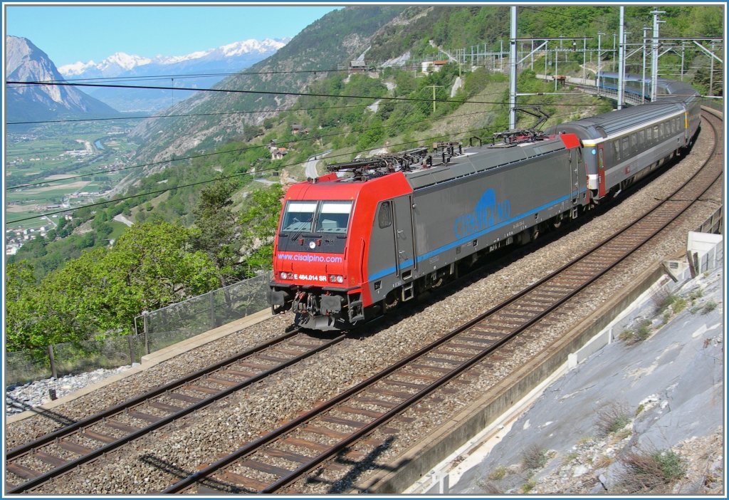 Re 484 014 with a CIC EC to Milan on the  BLS South Ramp.
10.05.2007