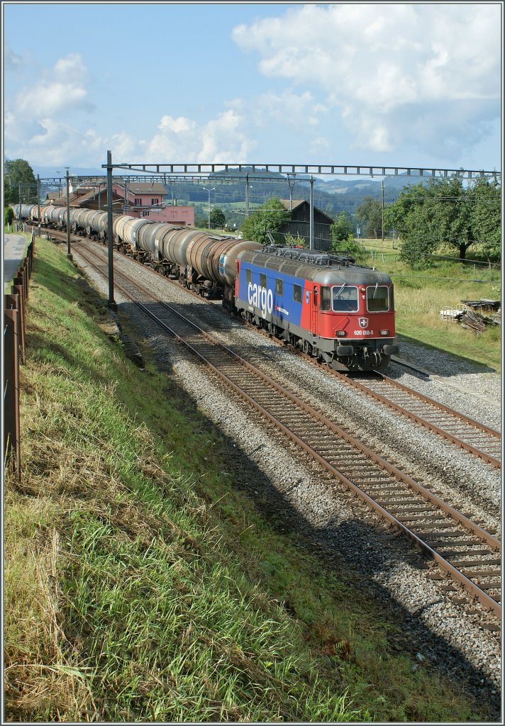 Re 6/6 620 058-8 in Oron.
06.08.2010