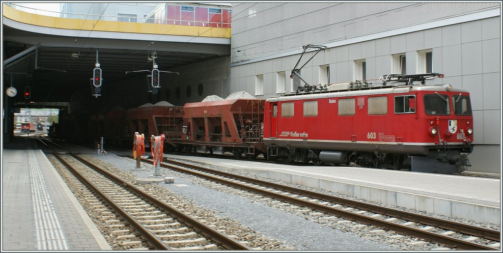 Rhb Ge 4/4 I 603 with a cargo train in Chur.
10.05.2010