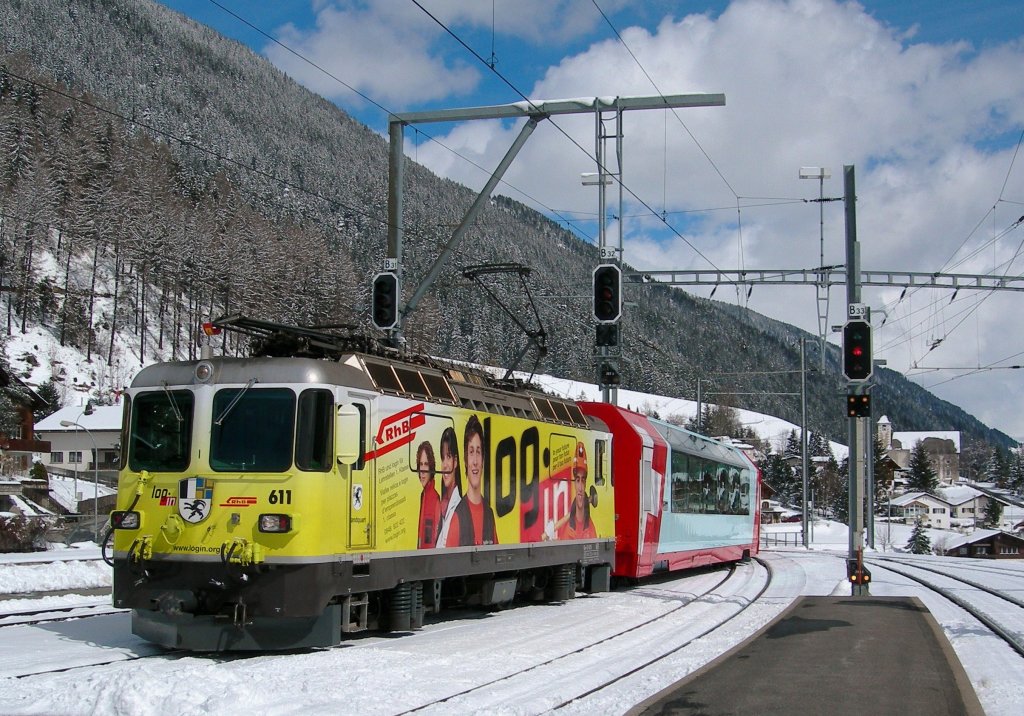 RhB Ge 4/4 II 611 with his Glacier Express is arriving at Disentis. 
22.03.2008