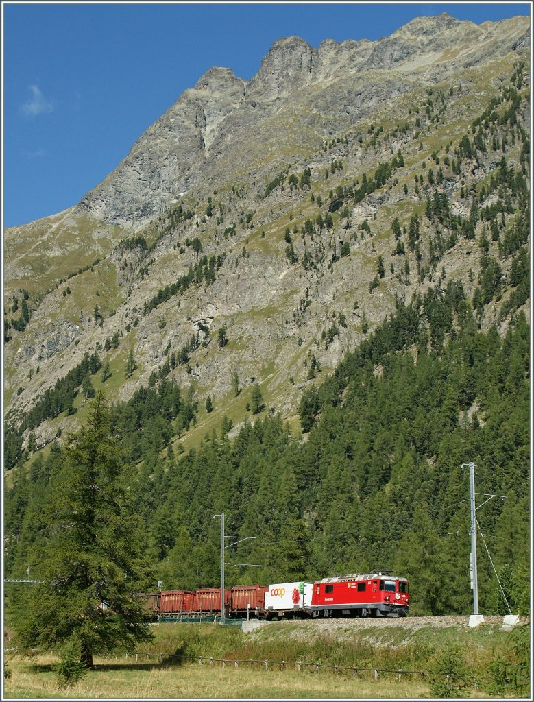 RhB Ge 4/4 II 624 in the beautiful Glen of Bever. 
12.09.2011