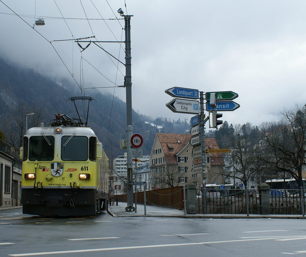 RhB Ge 4/4 II  Lo In  comming from Arosa in Chur by the  Obertor . 
03.03.2009