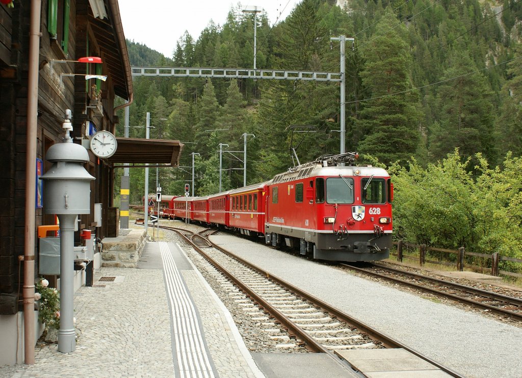 RhB Ge 4/4 II wiht a local train to Filisur in Wiesen. 
16.09.2009