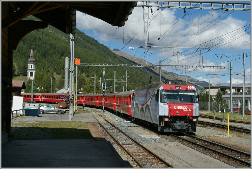 RhB Ge 4/4 III 650 in Bever. 
12.09.2011 