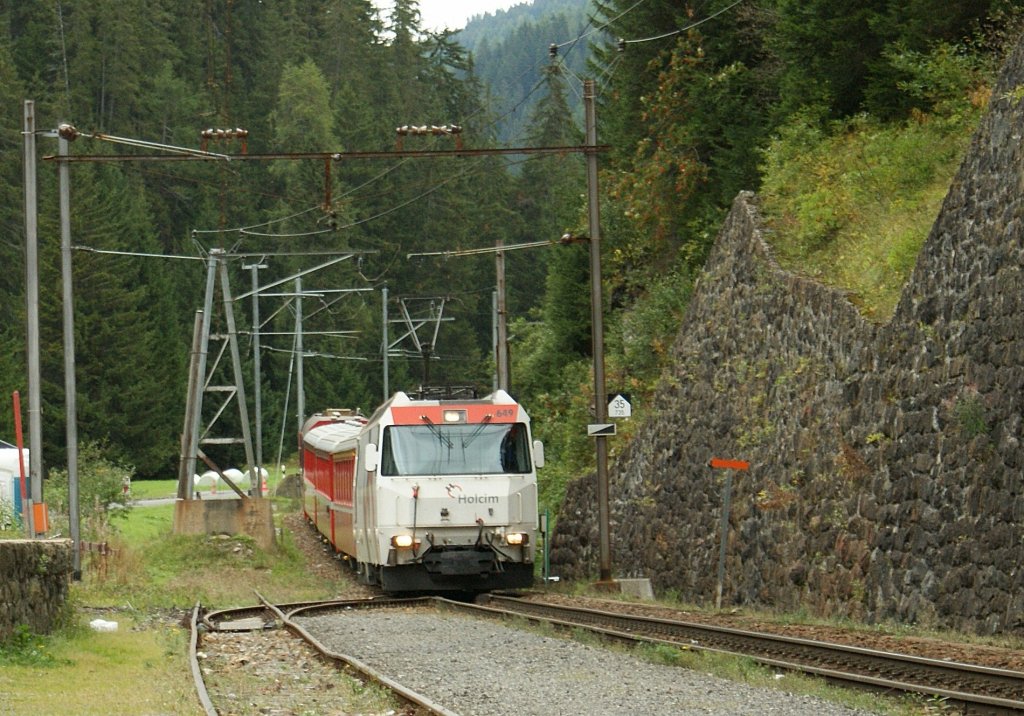 RhB Ge 4/4 III with a local train Davos -Filisur in the Station Davos Monstein.
19.09.2009