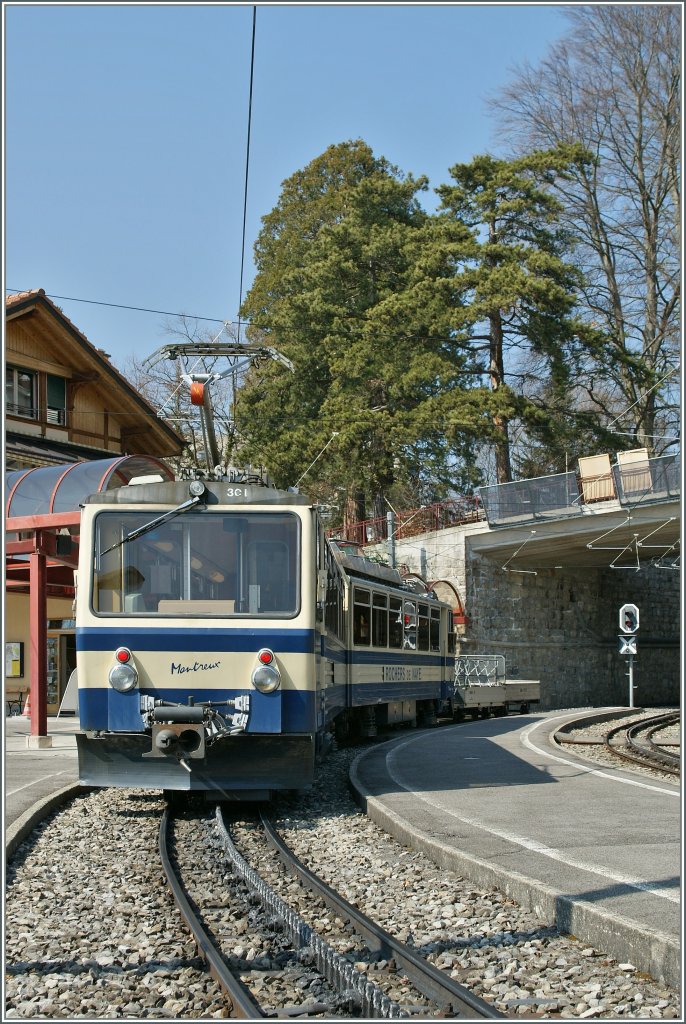 Rochers de Naye train by the stop in Glion. 
26.03.2012