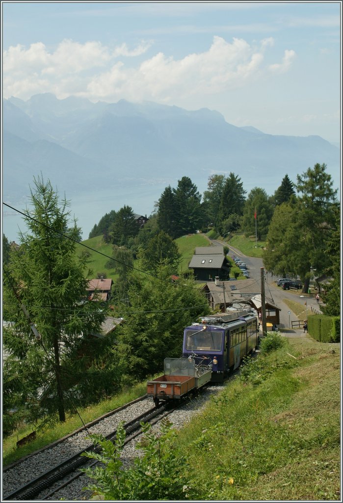 Rochers de Naye train on the way to the summit. 
By Les Hauts de Caux, 14.08.2012