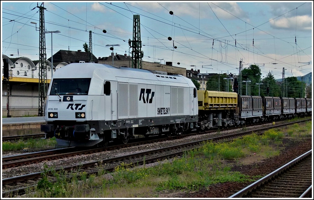 RTS 2016 908 is running through the main station of Koblenz on June 23rd, 2011. 