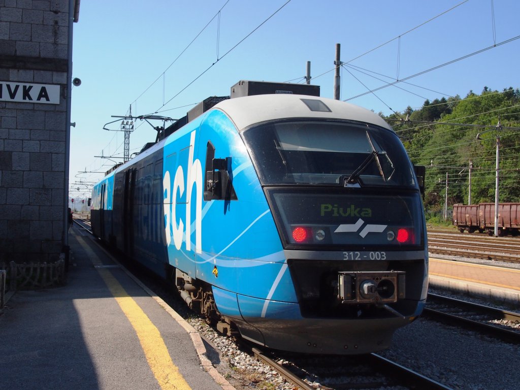 S 312 003 on Railway station Pivka at 2012:09:17