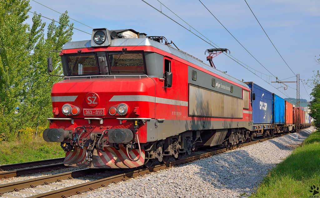S 363-010 is hauling container train through Maribor-Tabor on the way to port Koper. /12.09.2012 