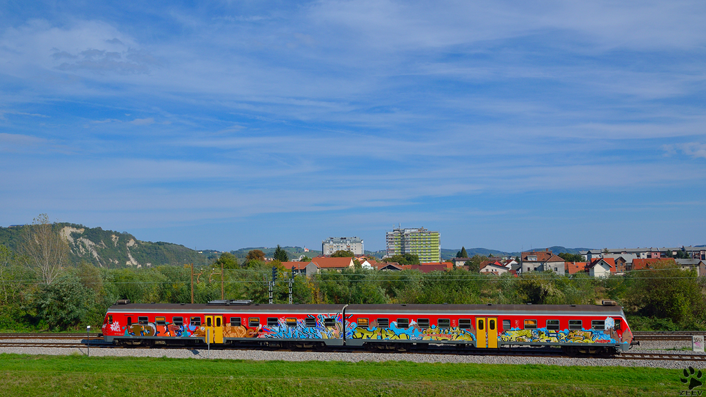 S 813-116 is running through Maribor-Tabor on the way to Maribor main station. /04.10.2012 