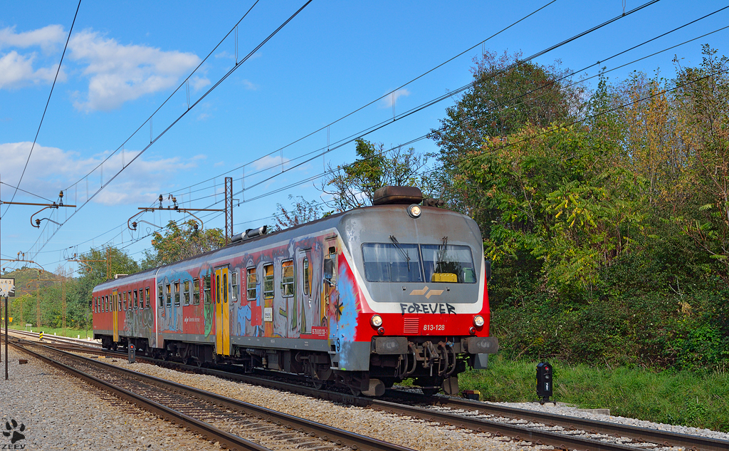 S 813-128 is running through Maribor-Tabor on the way to Poljčane. /25.09.2012