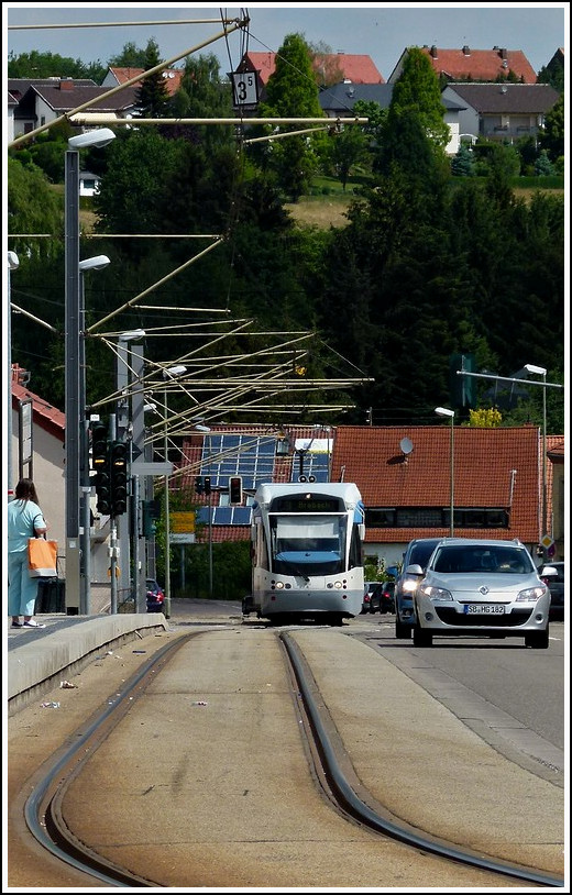 Saarbahn N 1002 is arriving at the stop Riegelsberghalle in Riegelsberg on May 28th, 2011.