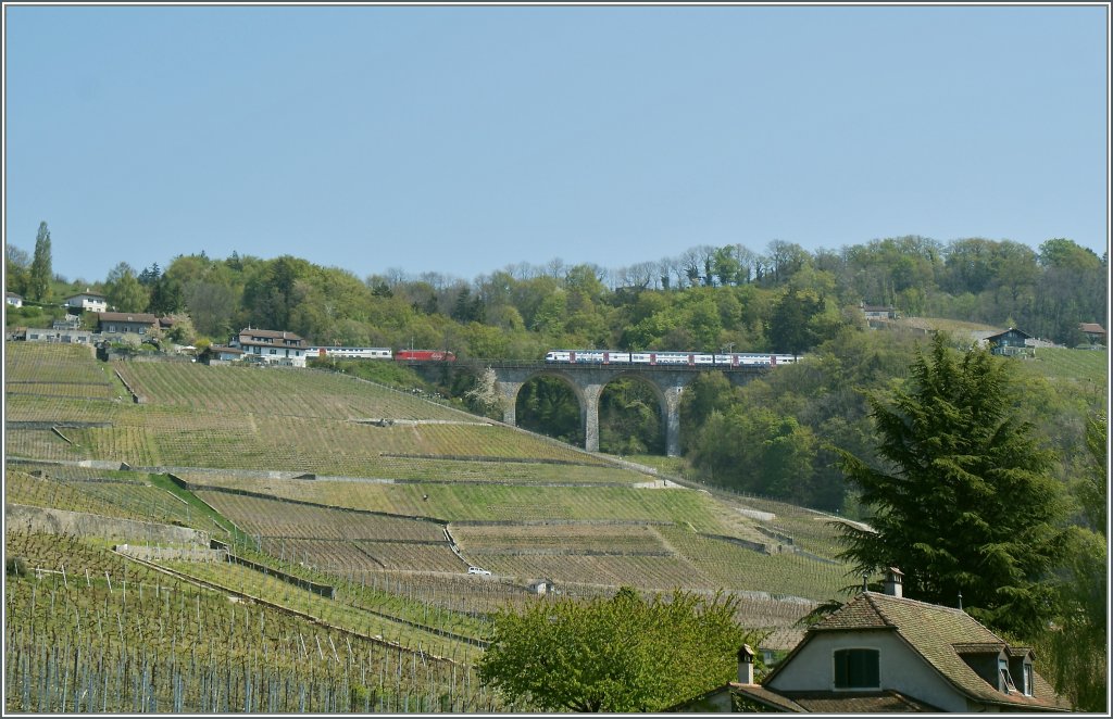 SBB 511 001  Berlin  to Lausanne and Re 460 with IC 727 to St. Gallen between Bossire and Grandvaux. 
15.04.2011