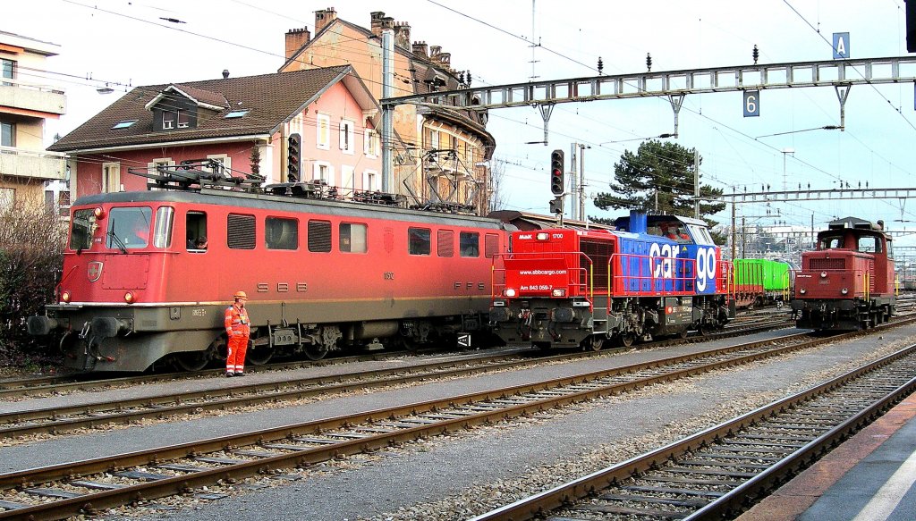 SBB Cargo Loks in Renens (VD): Ae 6/6, Am 483 and Bm 3/3.
16.01.2008 