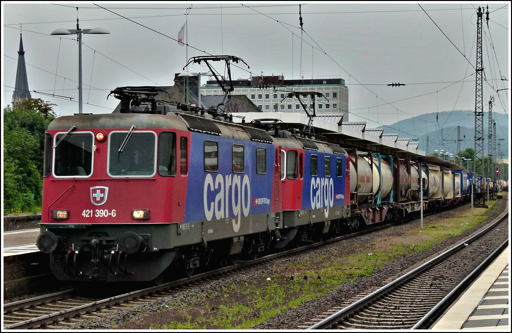 SBB Cargo Re 421 double header is haunling a goods train through the main station of Koblenz on June 25th, 2011. 