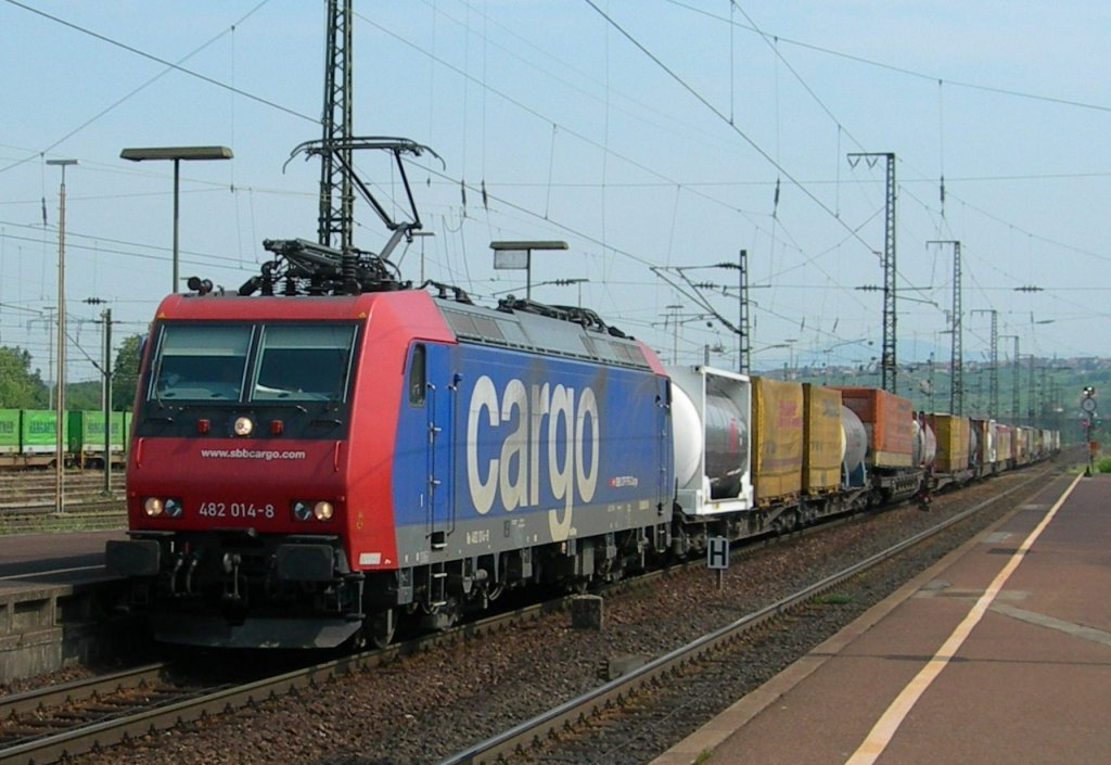 SBB Cargo Re 482 014-8 in Weil am Rhein. 
05.07.2006