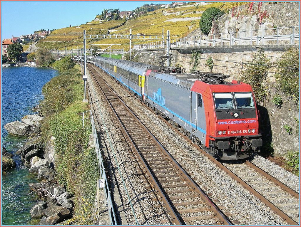 SBB CIS Re 484 016 with a CIS EC to Milano by Rivaz. 
19.10.2007 