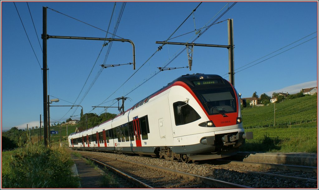 SBB DC-Flirt 524 005-6 to Geneva in Russin Station. 

31.08.2010