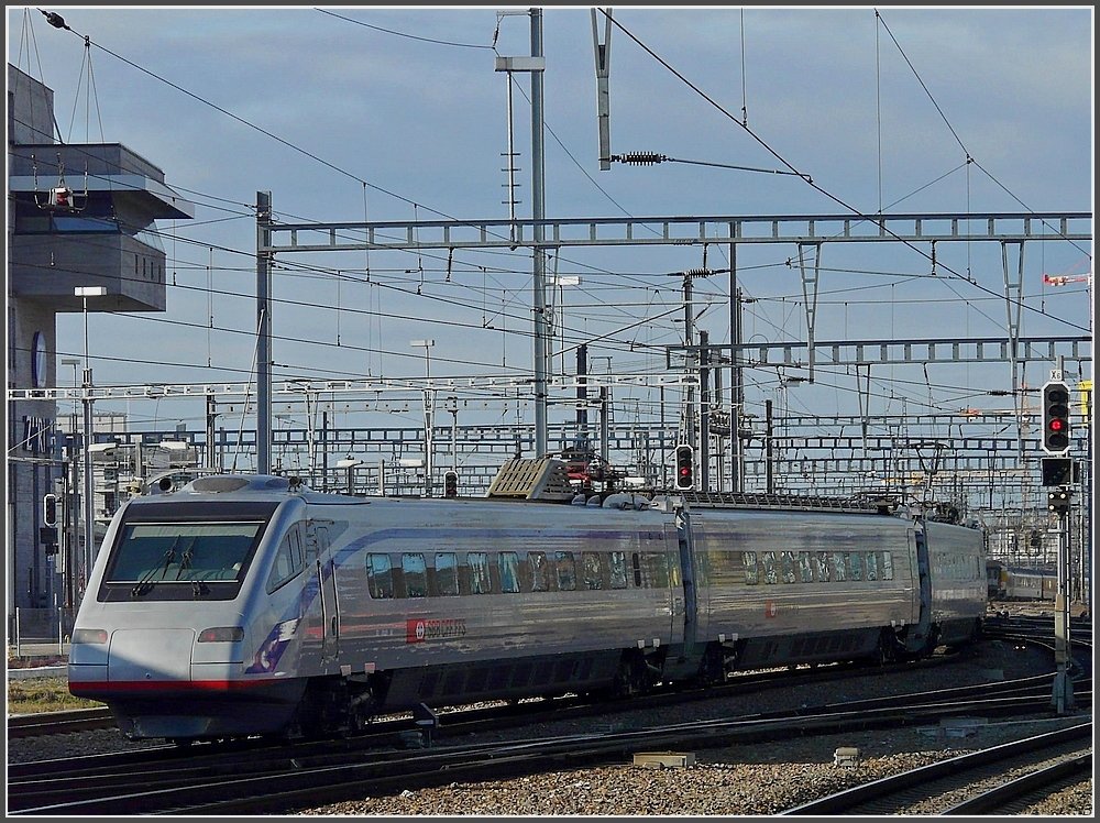 SBB ETR 470 photographed while leaving the main station of Zrich on December 27th, 2009.