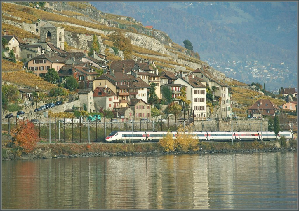 SBB ETR 610 014 from Milan to Geneva by St-Saphorin.
04.11.2010