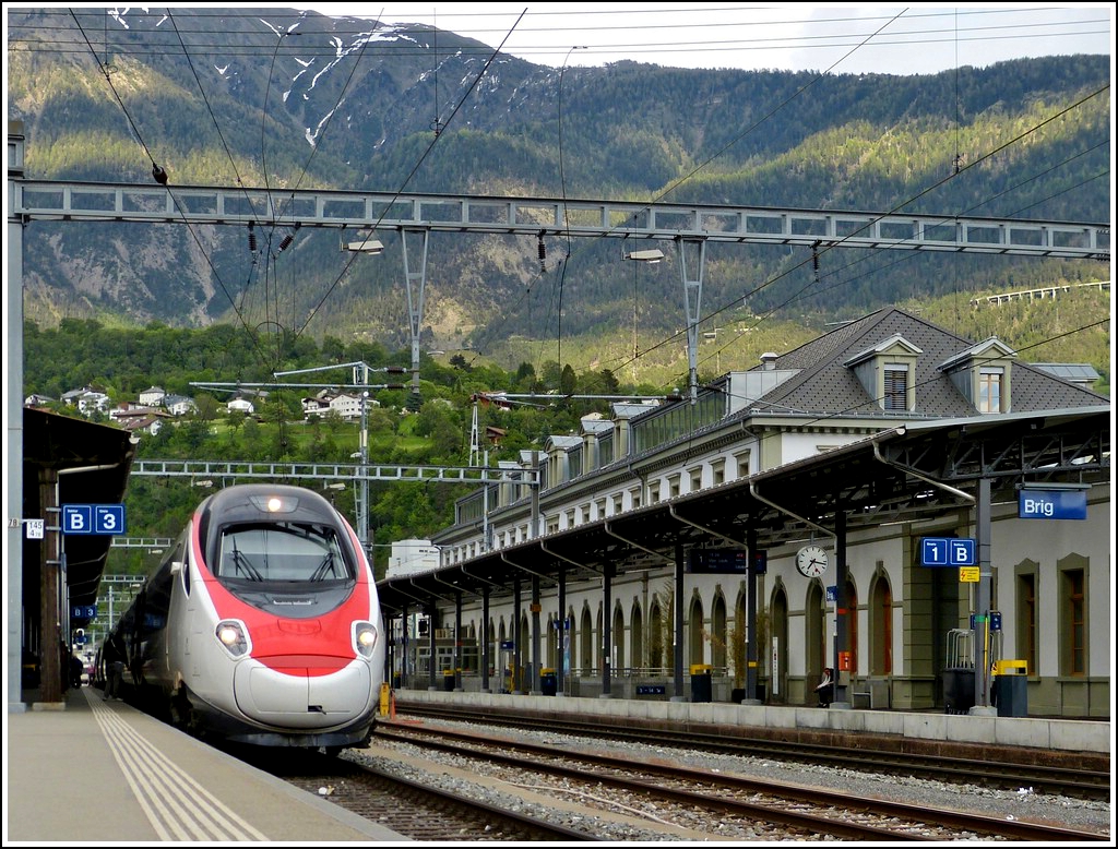 SBB ETR 610 from Milano is arriving in Brig on May 22nd, 2012.