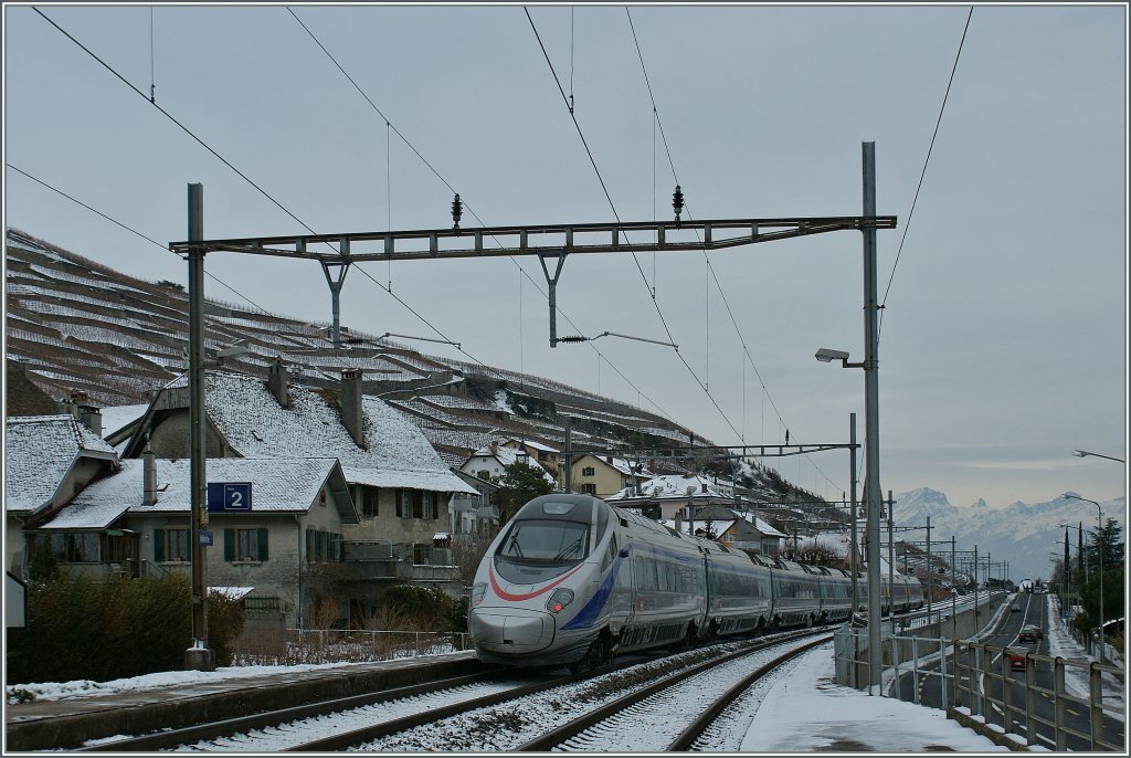 SBB ETR 610 on the way to Milano by Villette VD. 
28.10.2010