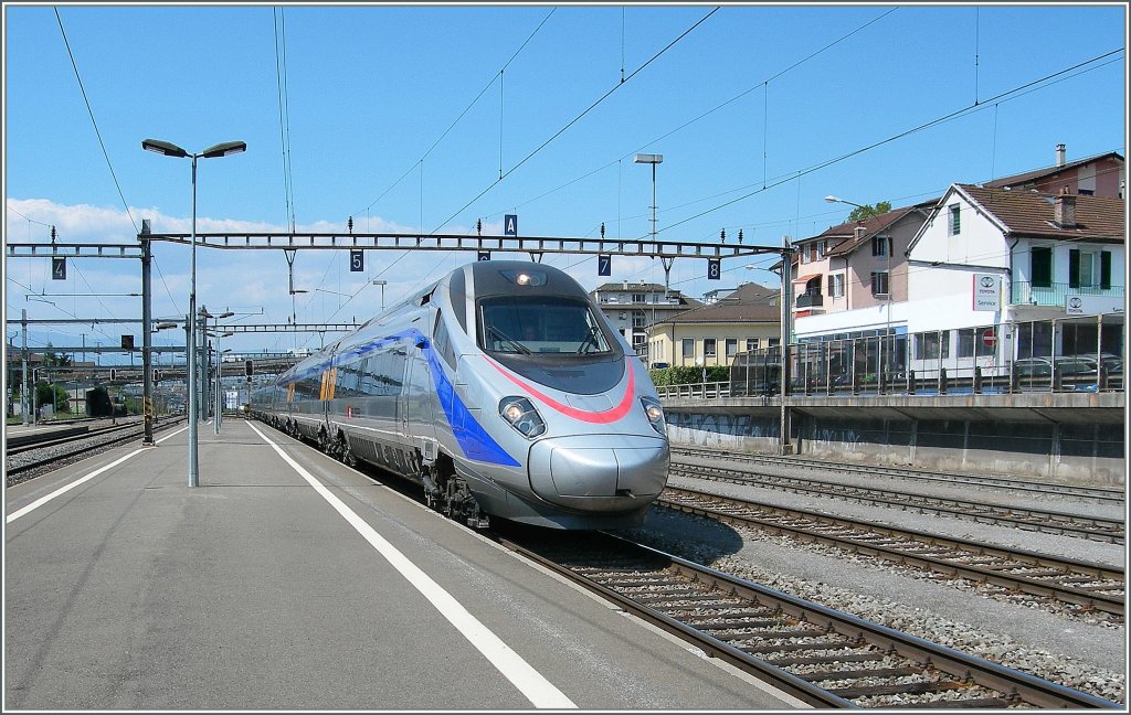 SBB ETR 610 on the way to Milano in Renens VD. 
18.04.2011