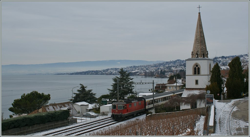 SBB Re 4/4 II 11143 with an IR to Brig by the church of Villette. 
28.12.2010