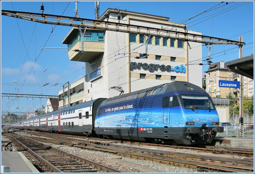 SBB Re 460 002-9  for a better climate  with IC to St Gallen is arriving at Lausanne. 
07.10.2010