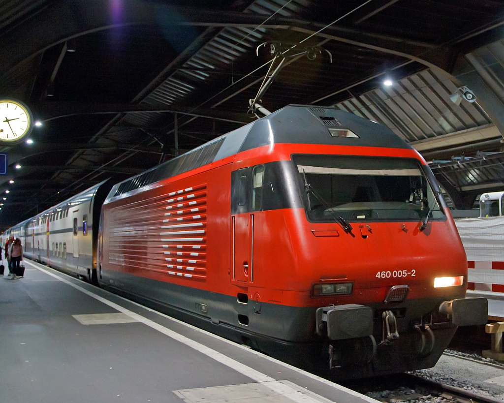 SBB Re 460 005-2   Val d’Anniviers  with  Interregio IR 1551 at 29.09.2012 in Zrich HB.