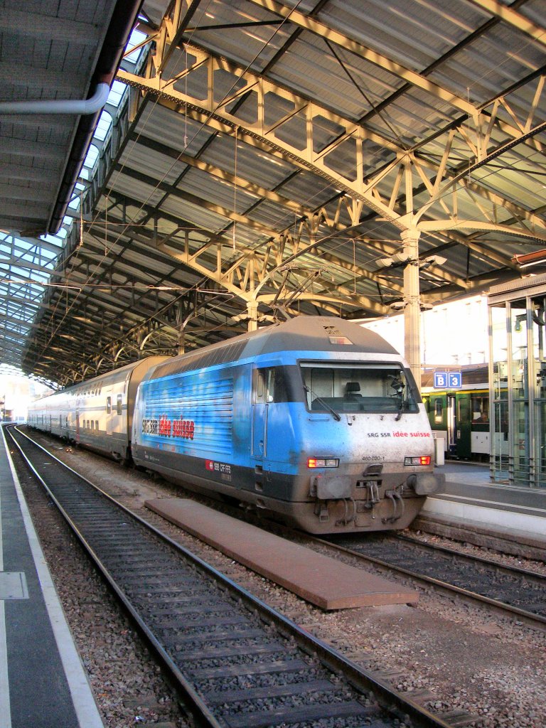 SBB Re 460 020-4 with his IC 2000 in Lausanne. 
08.12.2006