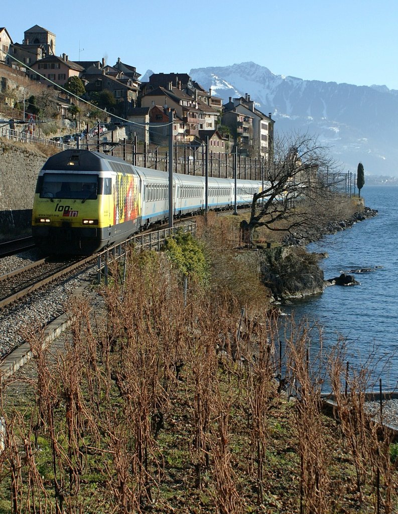 SBB Re 460 053-2 with CIS EC by St-Saphorin.
26.12.2008