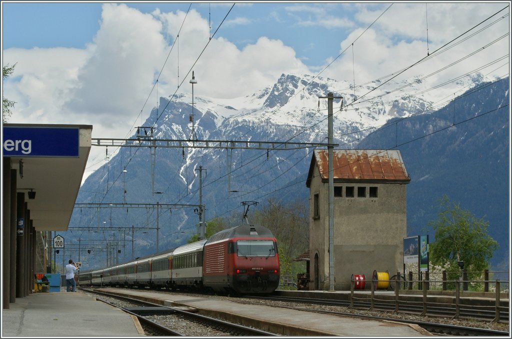 SBB Re 460 062-0 with an IC to Brig in Ausserberg.
04.05.2013 