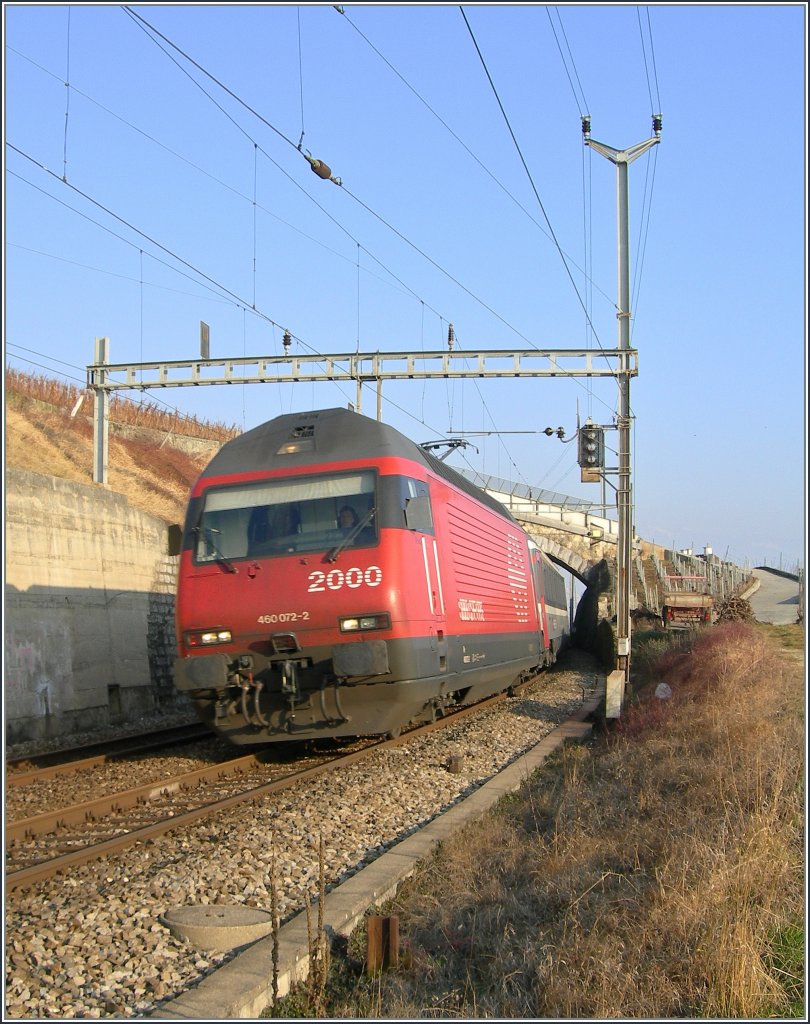 SBB Re 460 072-2 with a EC by Cully. 
19. 02.2008