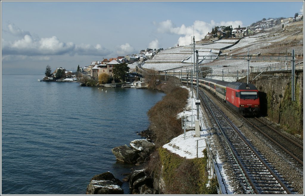 SBB Re 460 106-8 wiht an IR by Rivaz. 
08.02.203