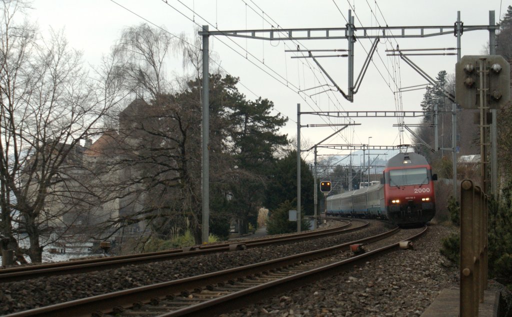 SBB Re 460 118-3 with CIS EC by the Castle of Chillon.
27.12.2008