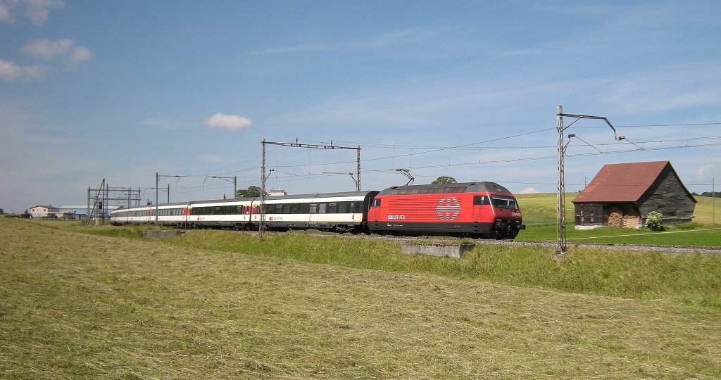 SBB Re 460 with a IR service to Luzern by Chnens (Lausanne - Bern line)
19.06.2008
